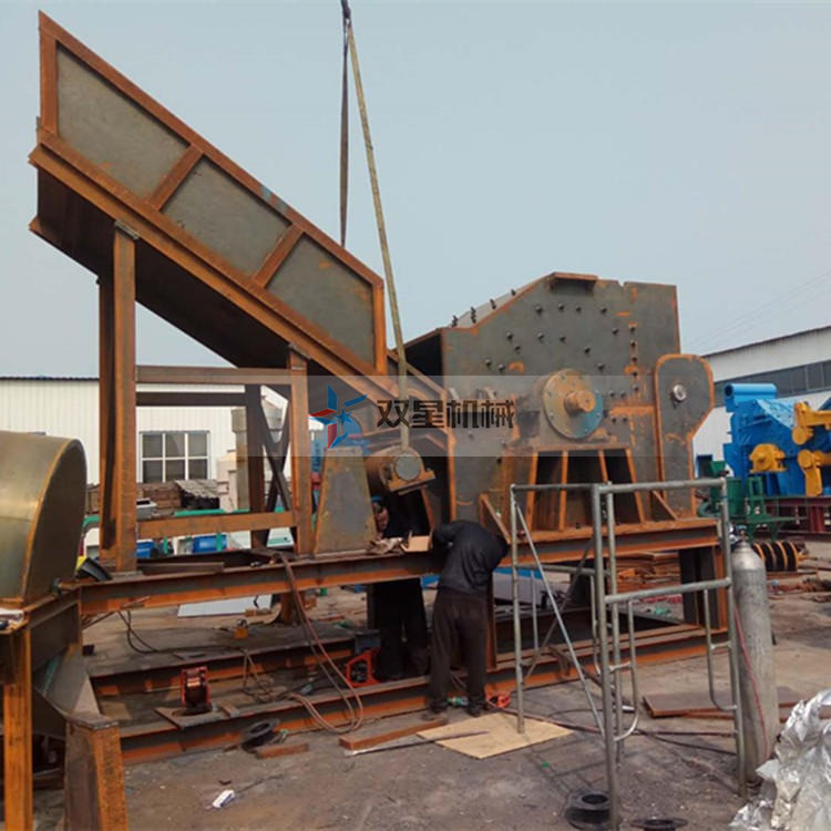 廢鐵破碎機設備生產(chǎn)現(xiàn)場