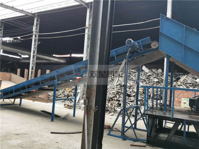 <a href='http://m.xlfefi.cn/psxl/4.html' target='_blank'><span>廢鋼破碎機(jī)</span></a>客戶現(xiàn)場(chǎng)拍攝