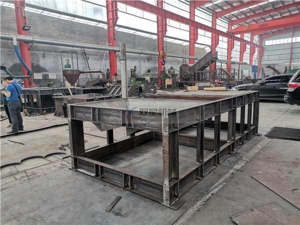 <a href='http://m.xlfefi.cn/psxl/4.html' target='_blank'><span>廢鋼破碎機(jī)</span></a>設(shè)備客戶現(xiàn)場(chǎng)考察