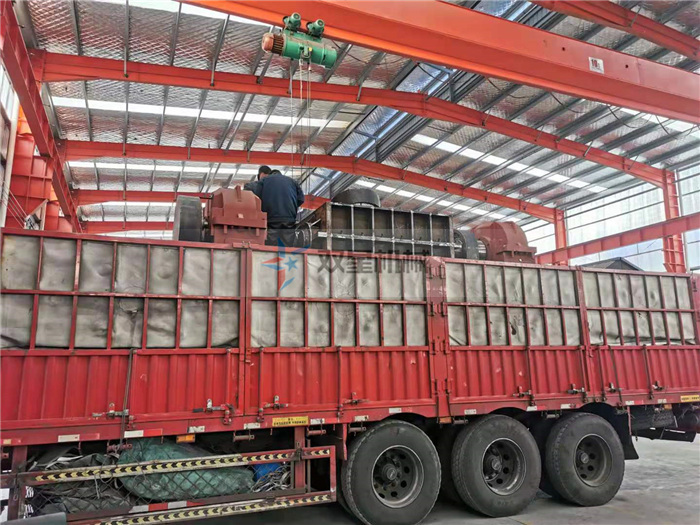 斷橋鋁撕碎機(jī)設(shè)備發(fā)貨現(xiàn)場實(shí)拍