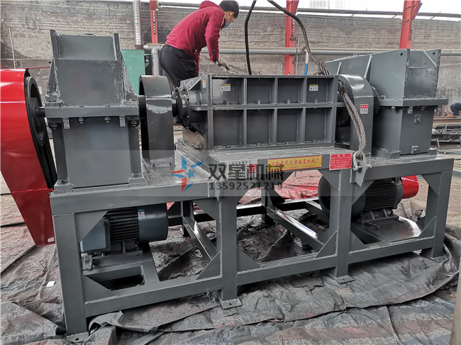 金屬撕碎機(jī)設(shè)備結(jié)構(gòu)設(shè)計(jì)合理，設(shè)備作業(yè)穩(wěn)定效率高