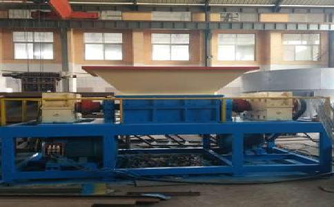 打開(kāi)大型<a href='http://m.xlfefi.cn/ssxl/10.html' target='_blank'><span>金屬撕碎機(jī)</span></a>時(shí)應(yīng)注意些什么